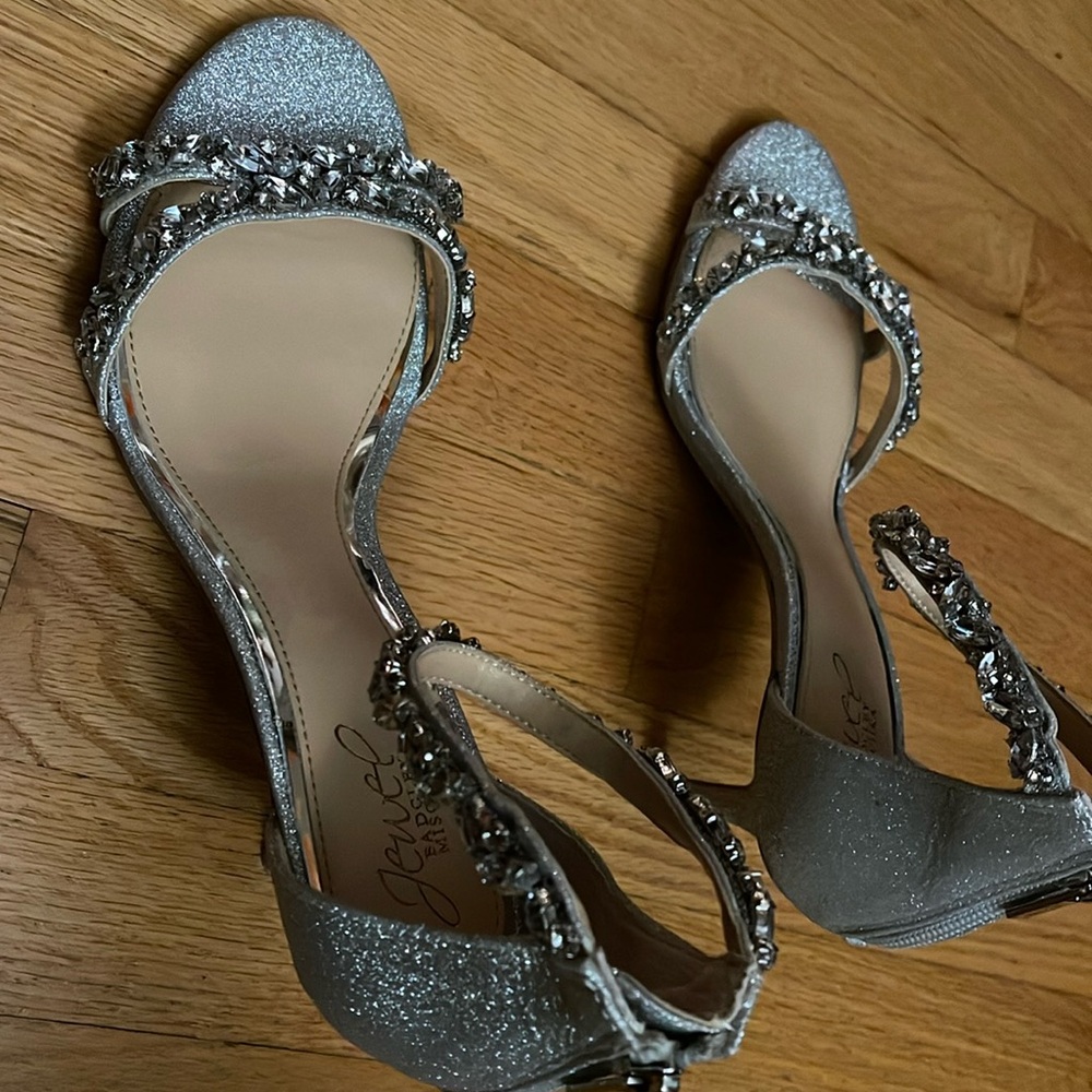 Brand new 9 1/2

Badgley mischka
